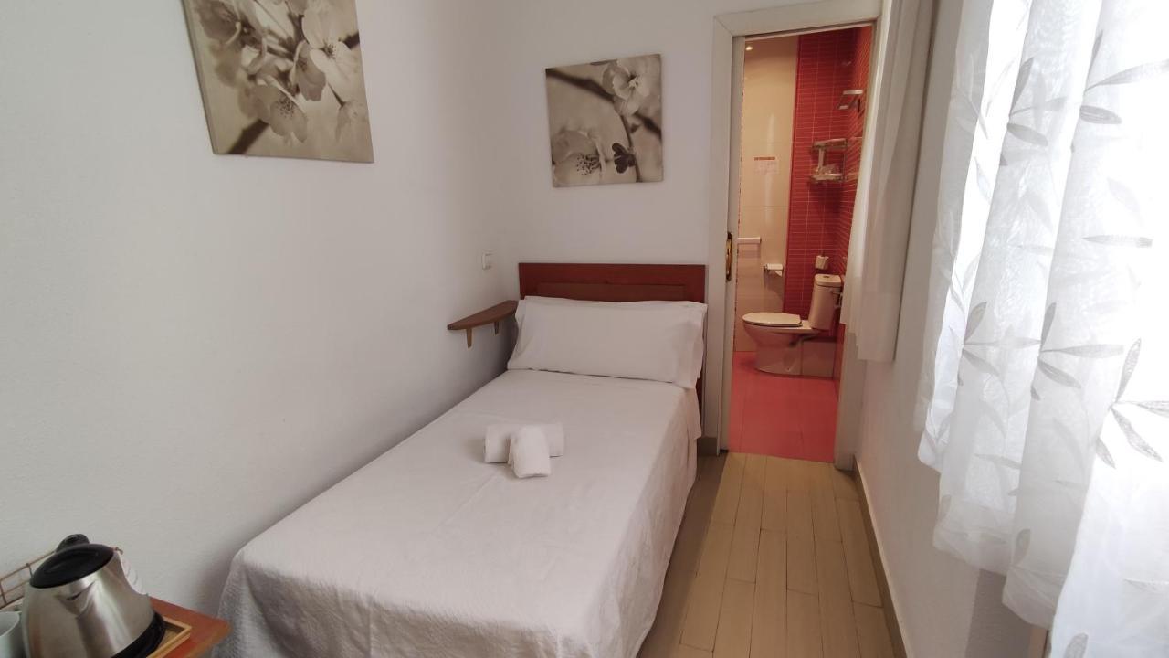 Hostal Aliste Мадрид Екстер'єр фото