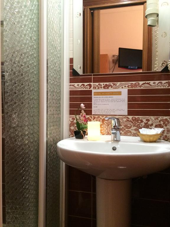 Hostal Aliste Мадрид Екстер'єр фото